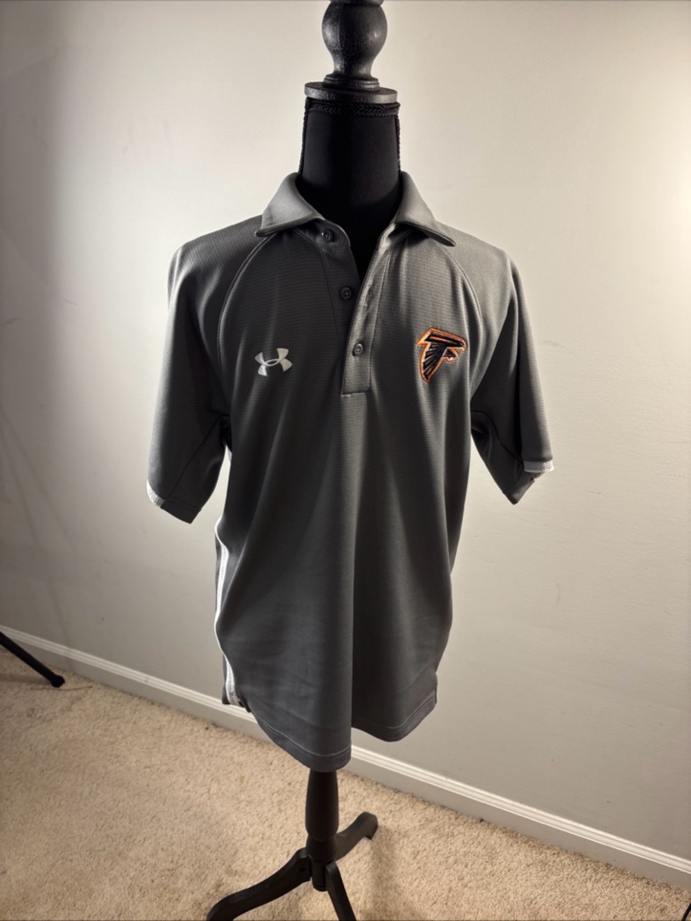 Under Armour Men’s Gray Polo with Atlanta Falcons Patch 404